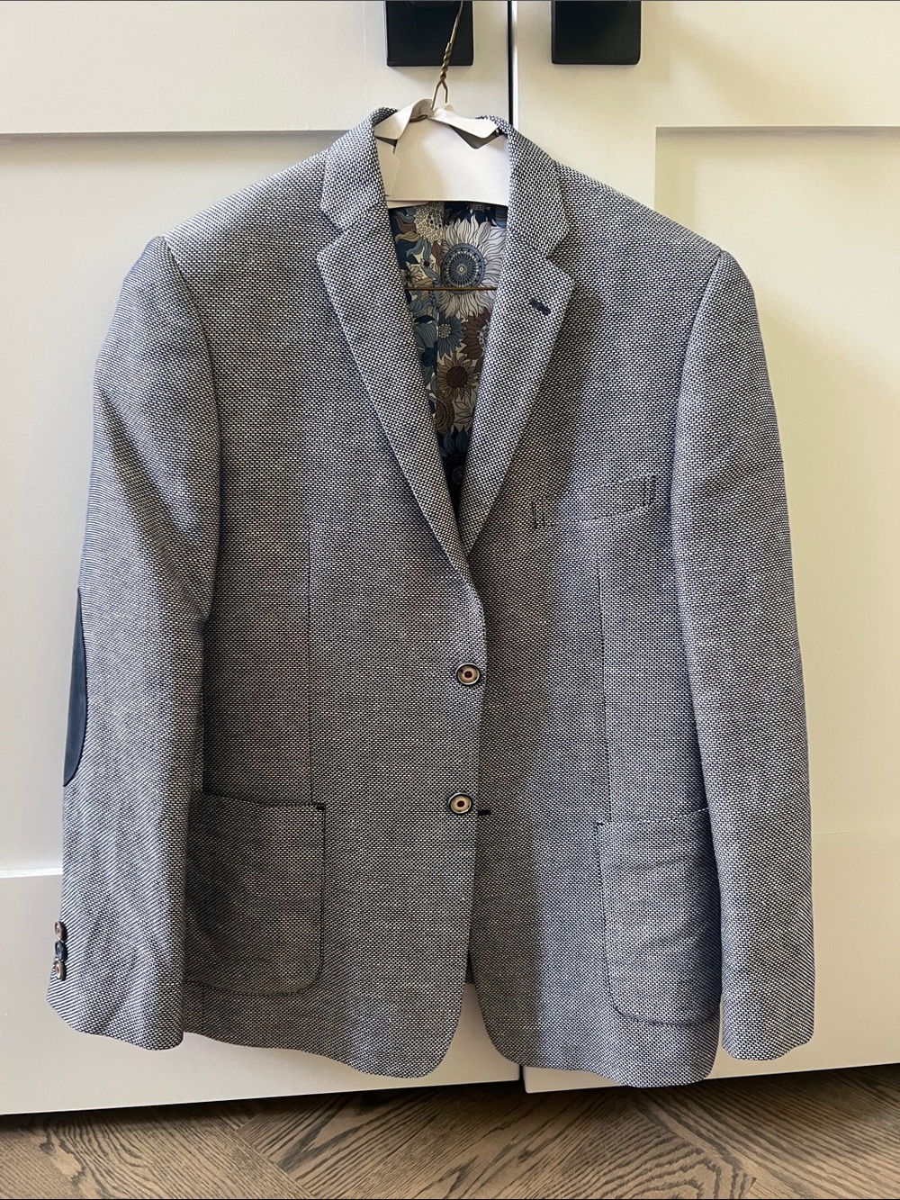 TALLIA Light Gray Textured Sport Coat with Contrast Elbow Patches